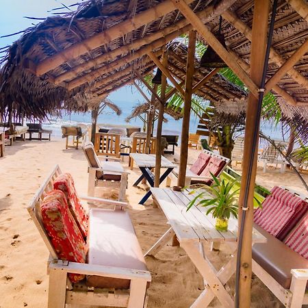Golden Surfer Beach Hotel Тангалла Экстерьер фото