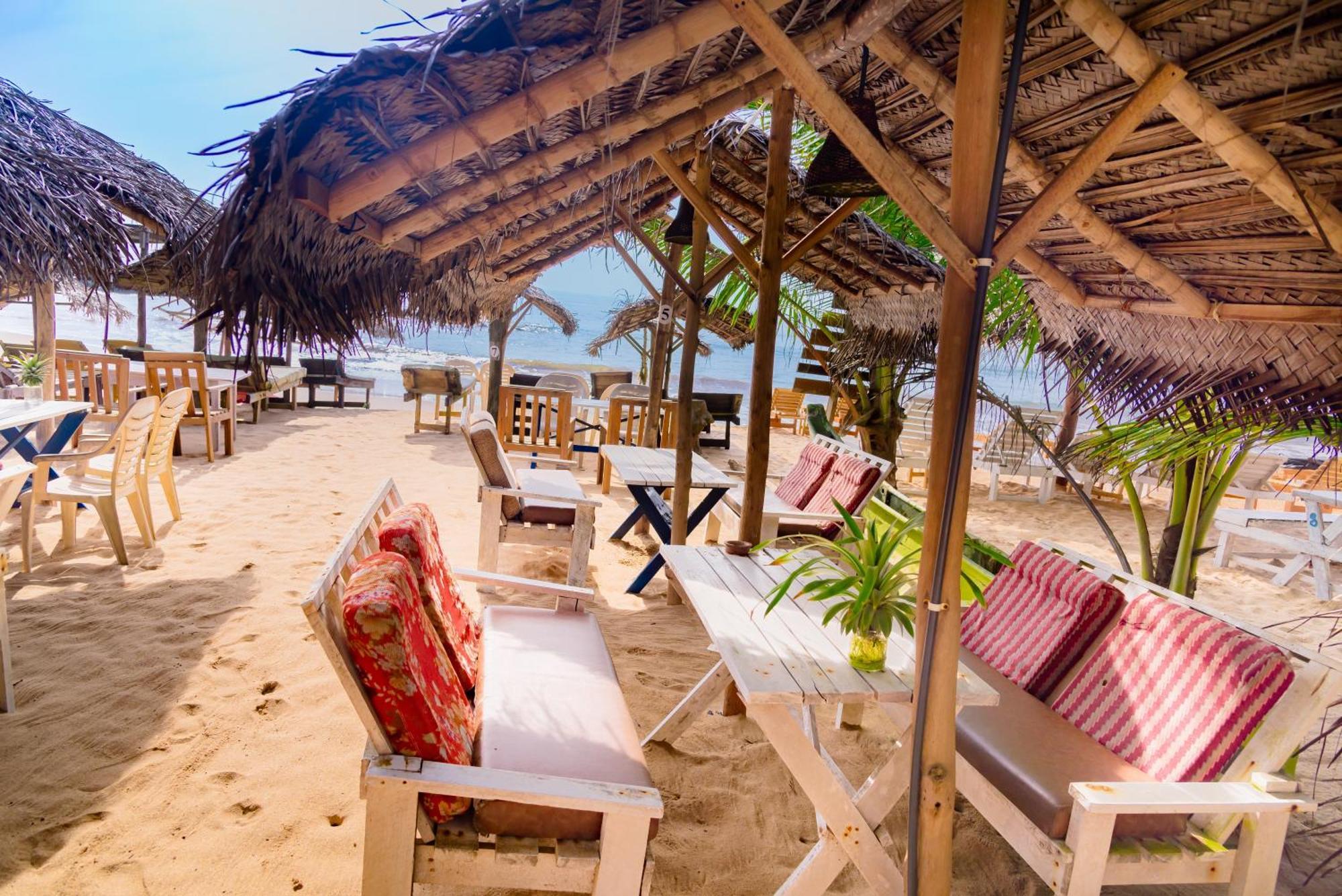 Golden Surfer Beach Hotel Тангалла Экстерьер фото