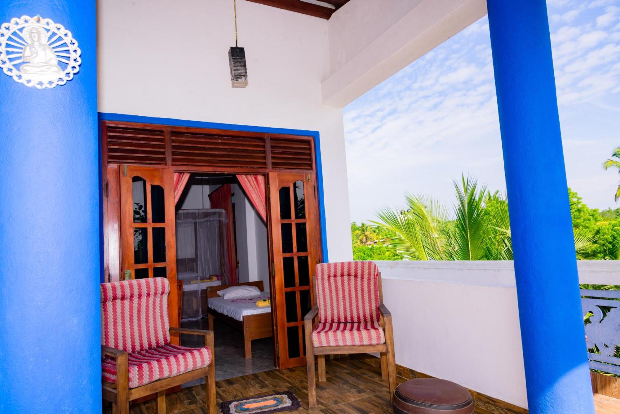 Golden Surfer Beach Hotel Тангалла Экстерьер фото