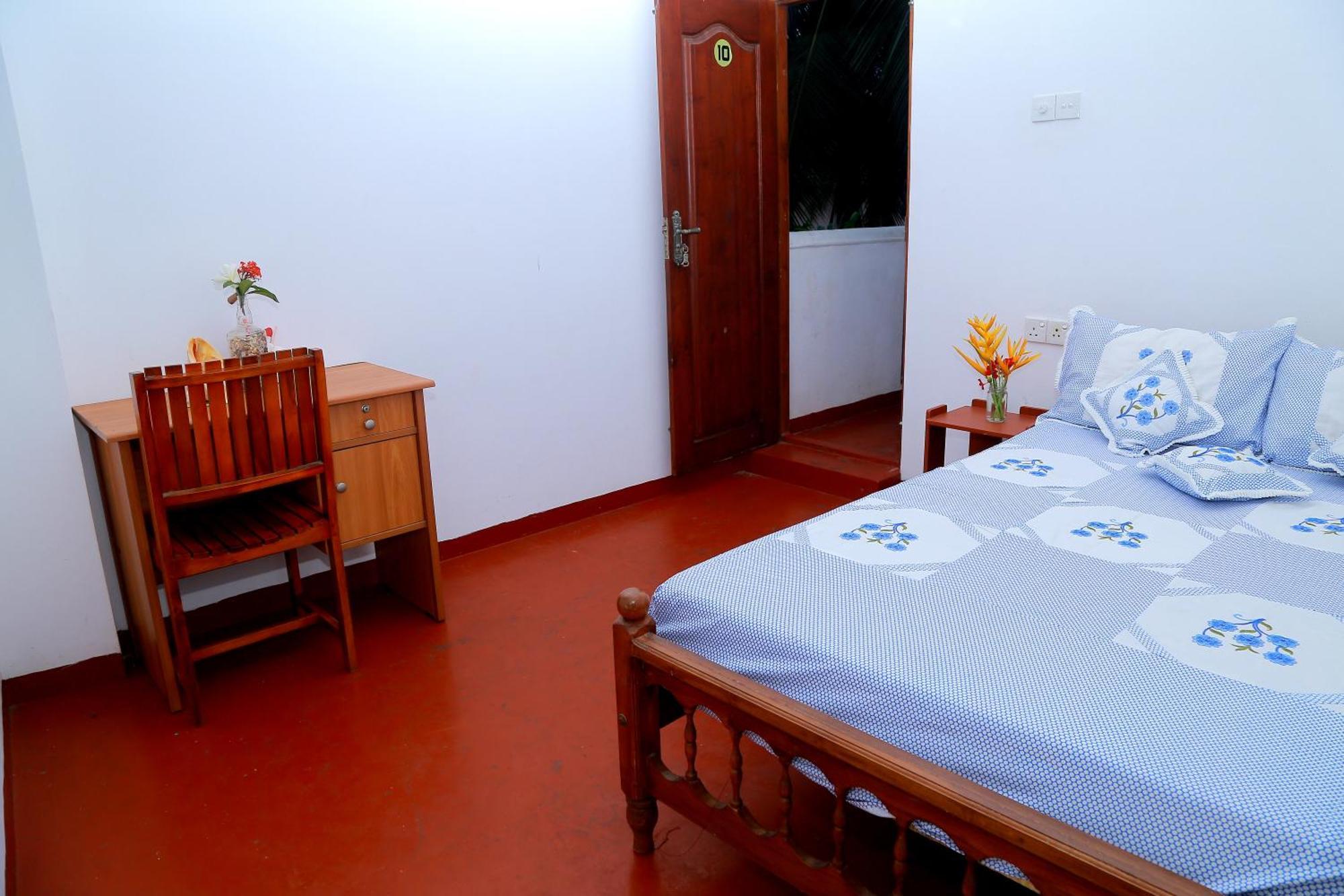 Golden Surfer Beach Hotel Тангалла Экстерьер фото