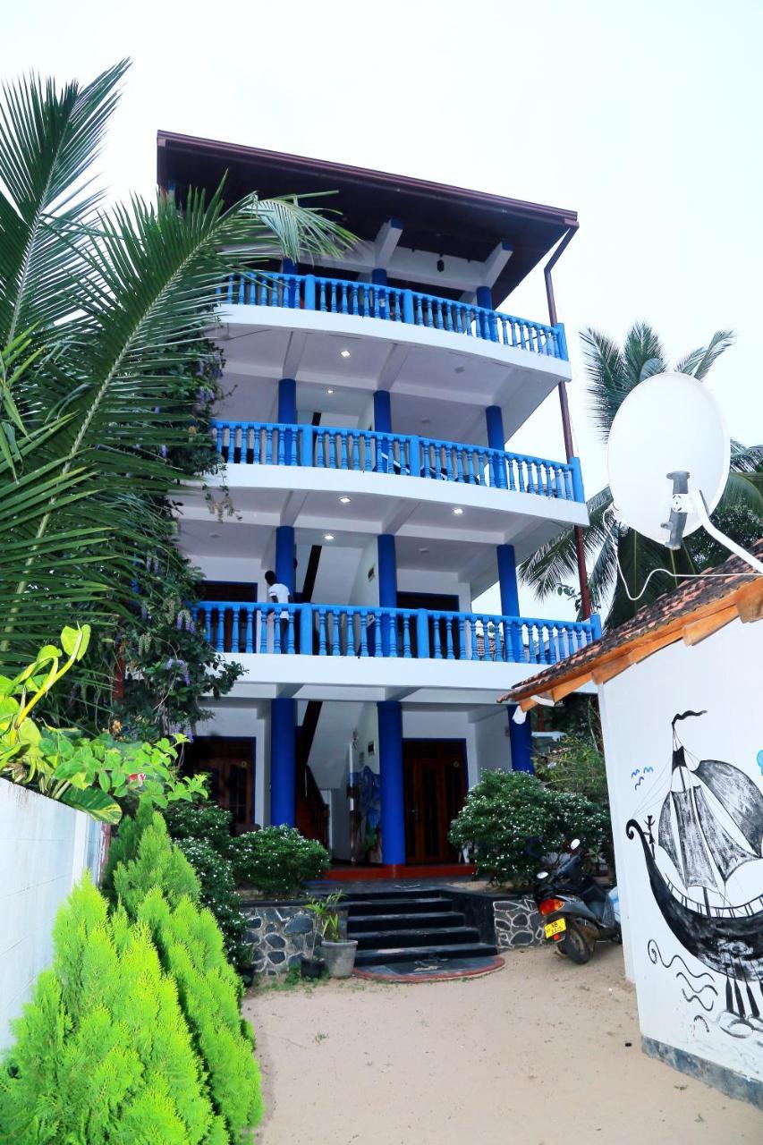 Golden Surfer Beach Hotel Тангалла Экстерьер фото