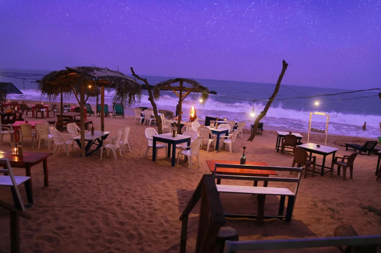 Golden Surfer Beach Hotel Тангалла Экстерьер фото