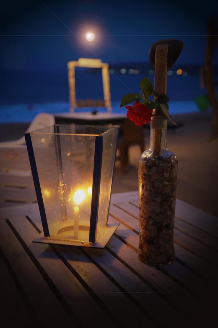 Golden Surfer Beach Hotel Тангалла Экстерьер фото