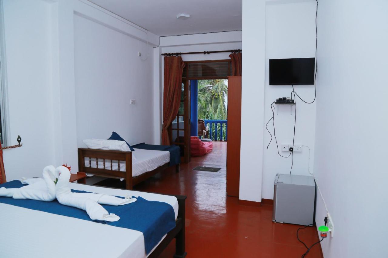 Golden Surfer Beach Hotel Тангалла Экстерьер фото
