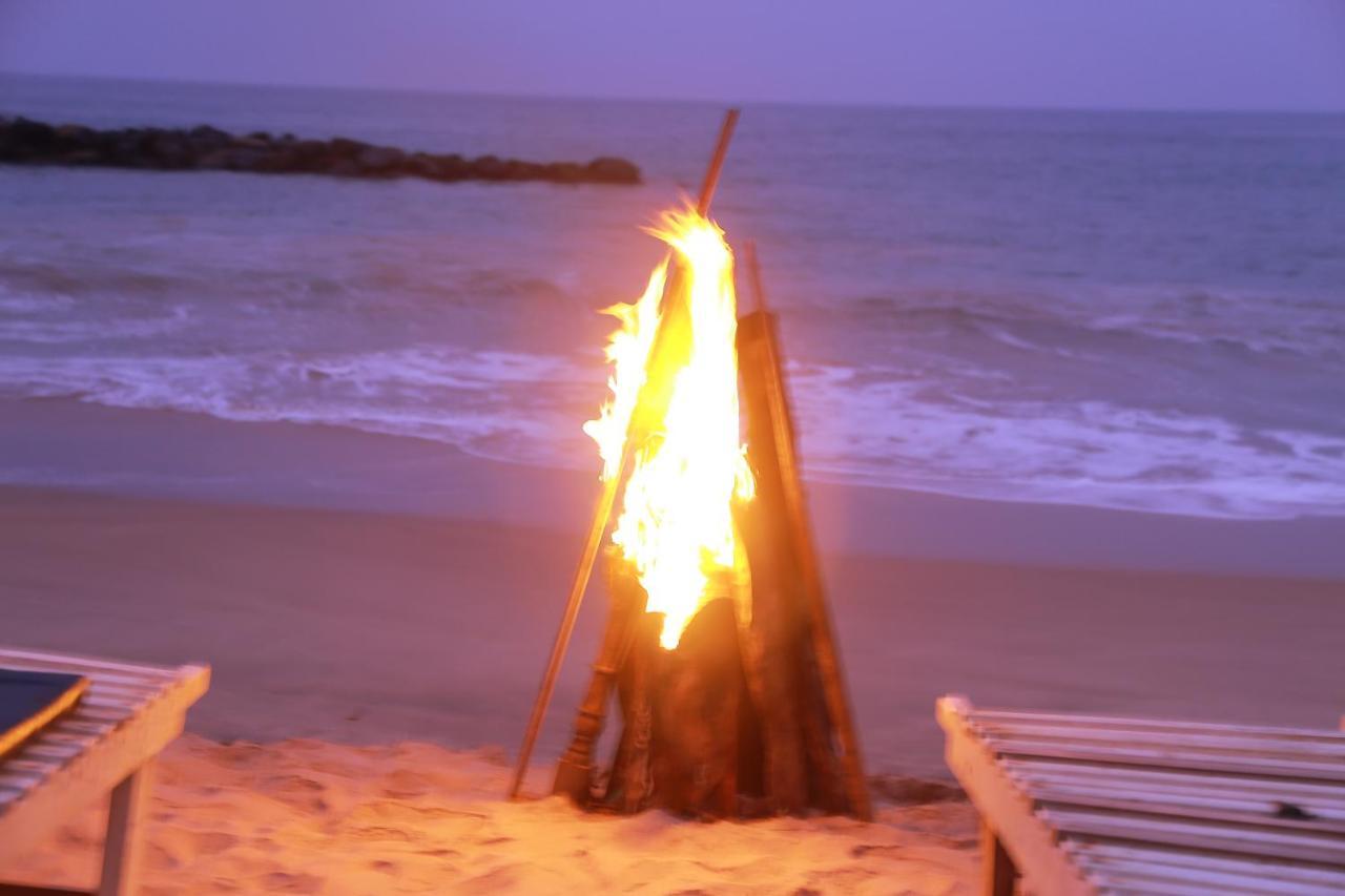 Golden Surfer Beach Hotel Тангалла Экстерьер фото